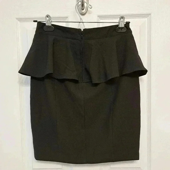 ❤️ Dynamite Black Skirt with Ruffle Size  Small - Picture 5 of 10